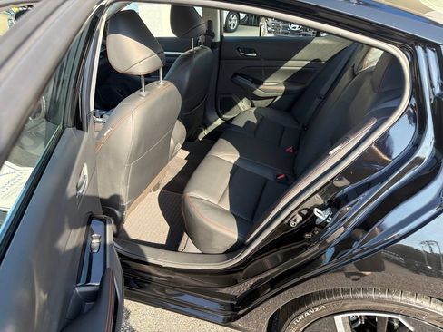 Used 2023 Nissan Altima 2.5 SR FWD image 14