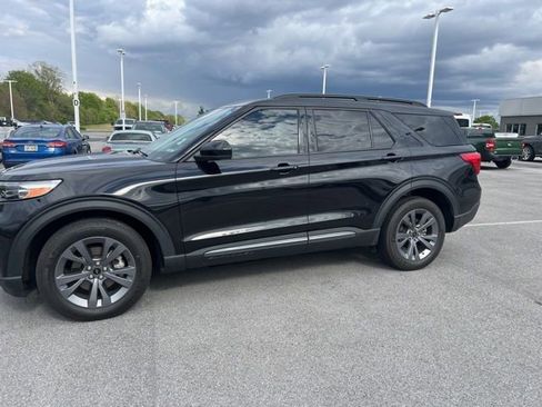 Used 2022 Ford Explorer XLT w/ Equipment Group 202A AWD/4WD image 2