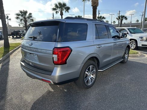 Used 2022 Ford Expedition XLT image 6