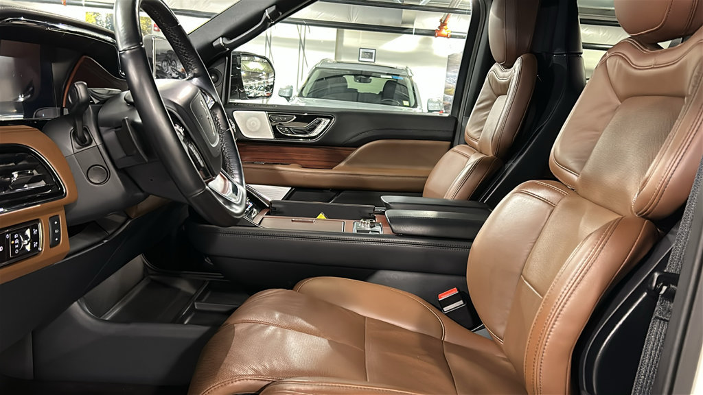 Used 2023 Lincoln Navigator Reserve AWD/4WD image 10