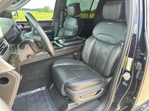 Used 2023 Jeep Grand Wagoneer 4WD image 11