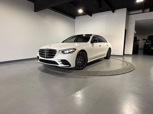 Used 2021 Mercedes-Benz S 580 4MATIC Sedan image 3