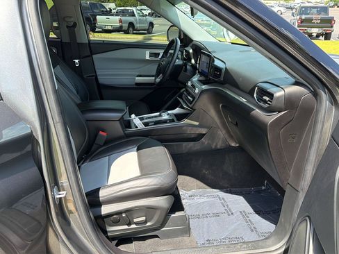 Used 2022 Ford Explorer XLT w/ Equipment Group 202A RWD image 14