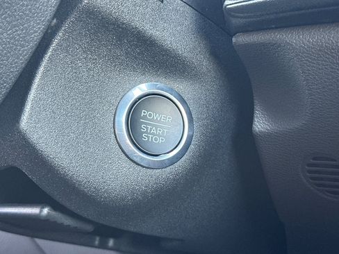 New 2026 Ford E-Transit Base image 18