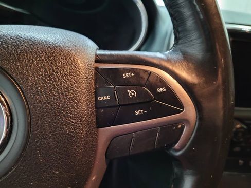 Used 2018 Jeep Grand Cherokee Altitude image 34