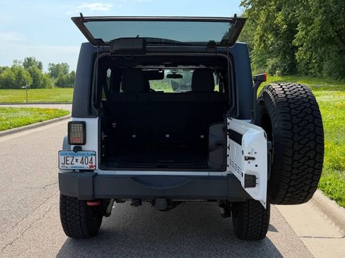 Used 2012 Jeep Wrangler Unlimited Rubicon w/ Dual Top Group AWD/4WD image 5