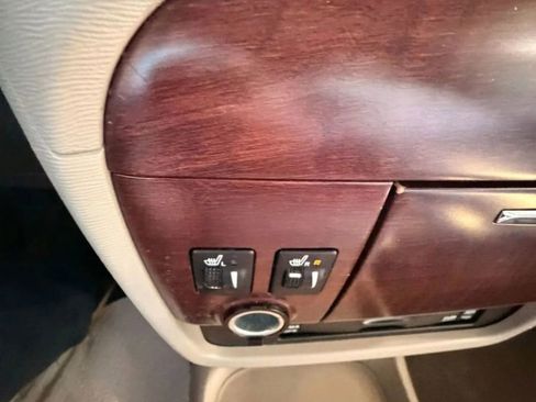 Used 2012 Toyota Sienna XLE w/ Entertainment Pkg FWD image 19