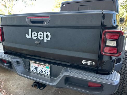 Used 2020 Jeep Gladiator Overland AWD/4WD image 5