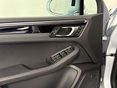 Certified 2024 Porsche Macan AWD/4WD image 12