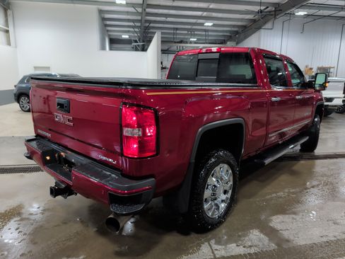Used 2019 GMC Sierra 2500 Denali w/ Duramax Plus Package image 3