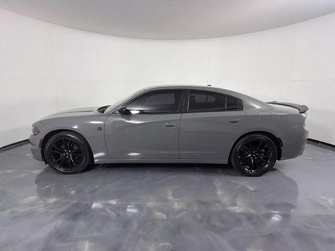 Used 2018 Dodge Charger SXT w/ Blacktop Package RWD image 8