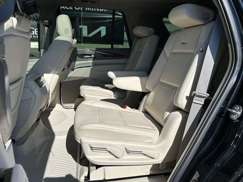 Used 2024 Cadillac Escalade Sport Platinum w/ LPO, ONYX Package AWD/4WD image 11