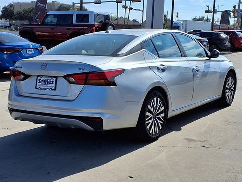 Used 2024 Nissan Altima 2.5 SV image 7