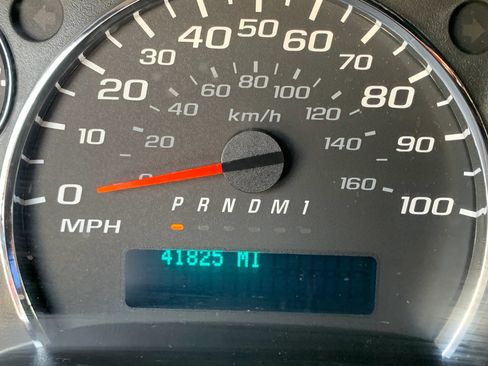 Used 2018 Chevrolet Express 2500 w/ Driver Convenience Package RWD image 10