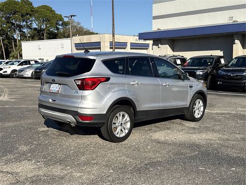 Used 2019 Ford Escape SE image 5
