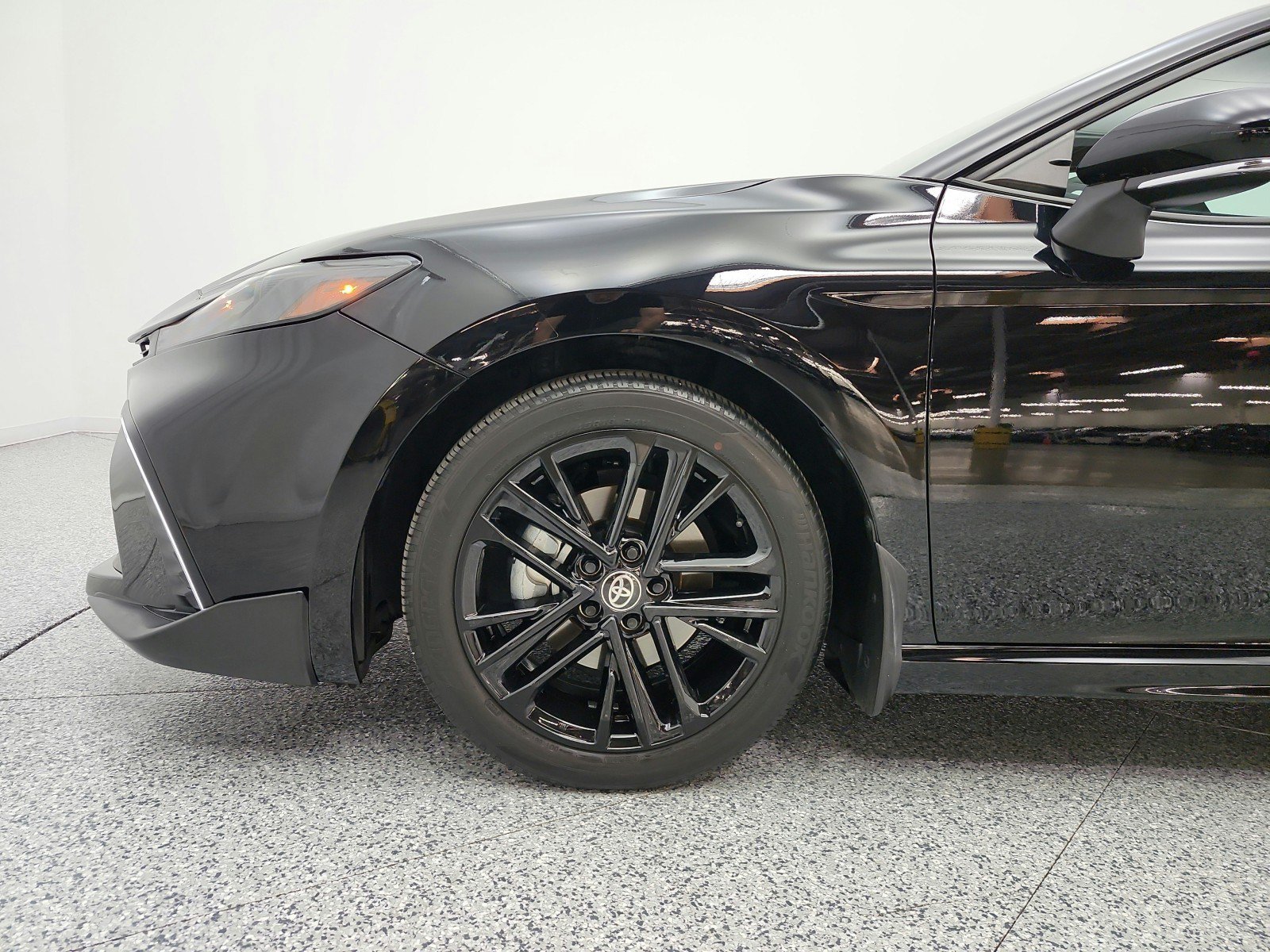 Used 2025 Toyota Camry SE w/ Convenience Package FWD image 21