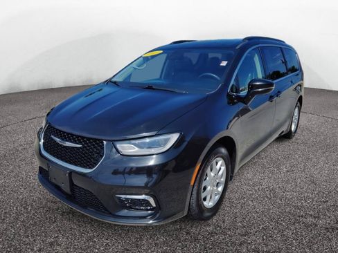 Used 2022 Chrysler Pacifica Touring-L FWD image 3