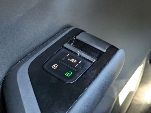 New 2025 Volvo EX90 Ultra image 35