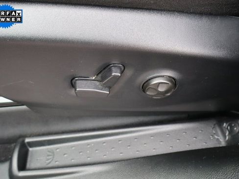 Used 2025 Chrysler Pacifica Select image 6