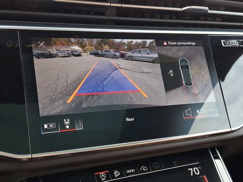 Used 2021 Audi Q8 Premium Plus image 19