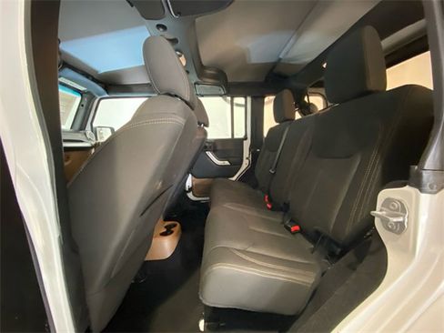 Used 2017 Jeep Wrangler Unlimited Sahara w/ Connectivity Group image 13