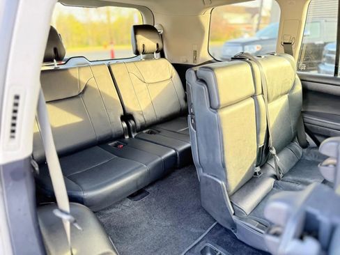 Used 2011 Lexus LX 570 4WD w/ Luxury Pkg image 11