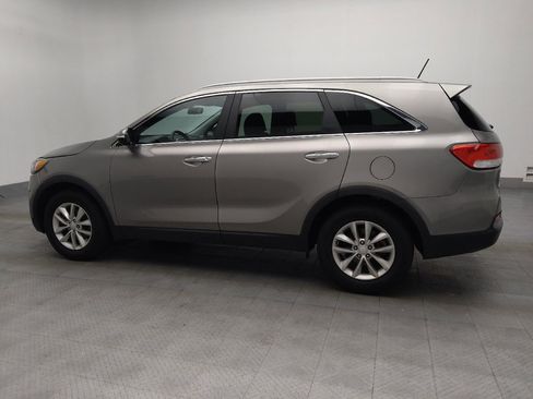 Used 2017 Kia Sorento LX image 3