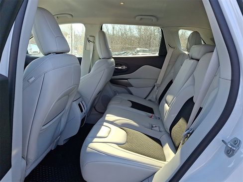 Used 2020 Jeep Cherokee Latitude Plus w/ Cold Weather Group image 10