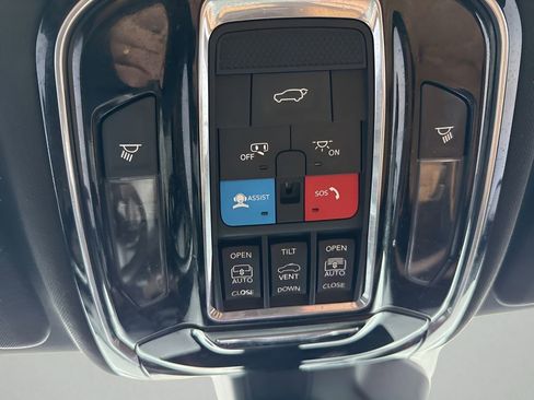 Used 2022 Jeep Grand Cherokee L Summit w/ Advanced Protech Group IV AWD/4WD image 41