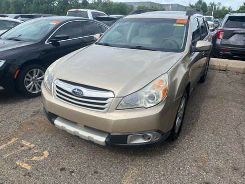 Used 2010 Subaru Outback 2.5i Limited AWD/4WD image 4