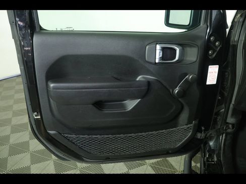 Used 2022 Jeep Wrangler Sport AWD/4WD image 18