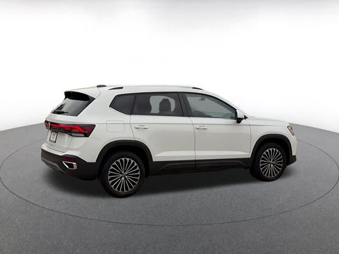 Used 2025 Volkswagen Taos SE FWD image 14