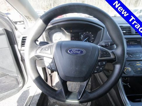 Used 2017 Ford Fusion SE image 5