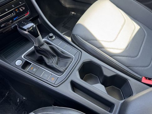 Used 2025 Volkswagen Jetta SEL FWD image 25
