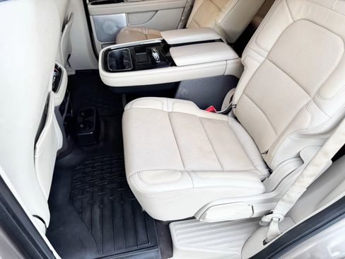 Used 2018 Lincoln Navigator Reserve w/ Technology Package image 20