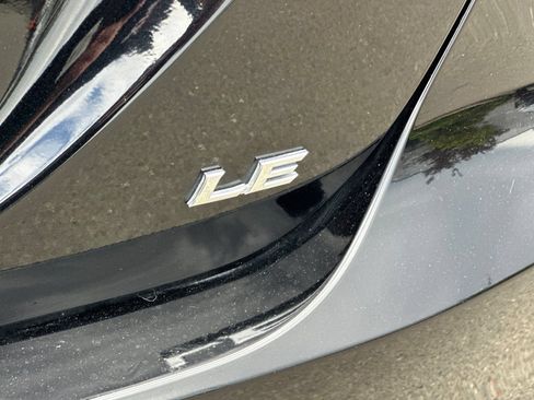 Used 2019 Toyota Camry LE FWD image 30