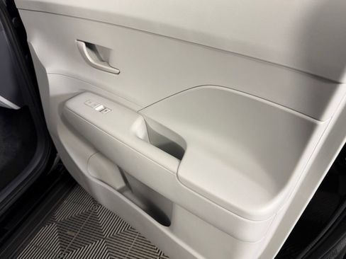 Used 2025 Hyundai Kona SEL image 33