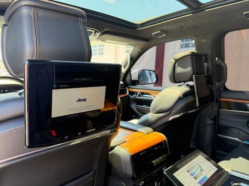 Used 2022 Jeep Grand Wagoneer Series III w/ Rear Seat Video Group 1 AWD/4WD image 24