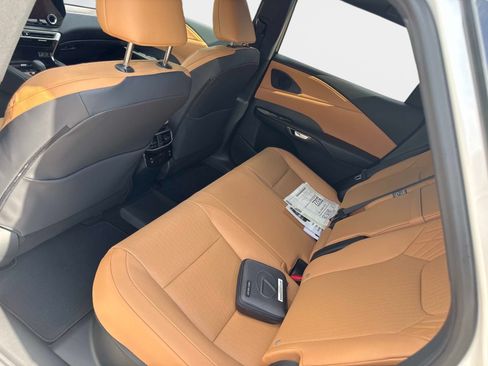 New 2026 Lexus RX 450h AWD image 12