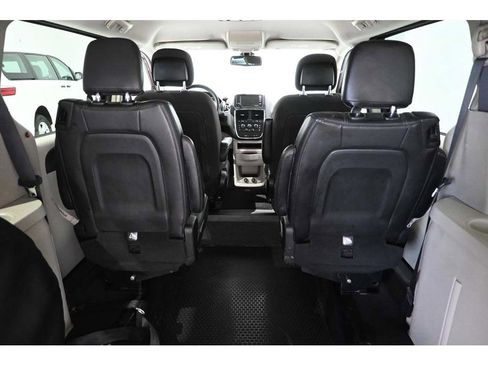 Used 2019 Dodge Grand Caravan SE FWD image 22