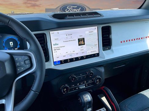 New 2026 Ford Bronco Heritage Edition AWD/4WD image 7