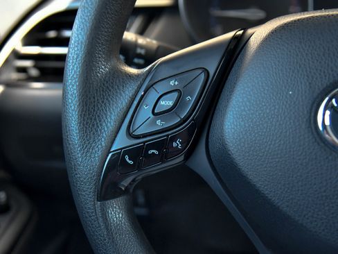 Used 2019 Toyota C-HR LE image 27