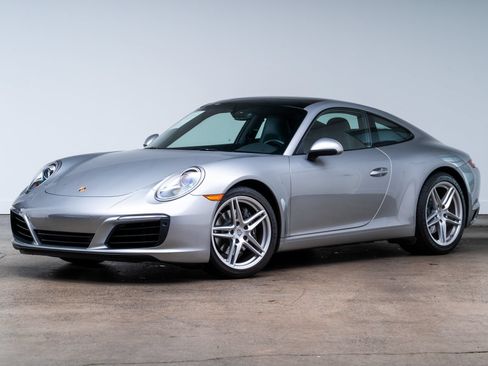 Used 2018 Porsche 911 Carrera RWD image 3