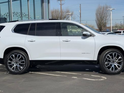 New 2026 GMC Acadia Denali Ultimate image 3