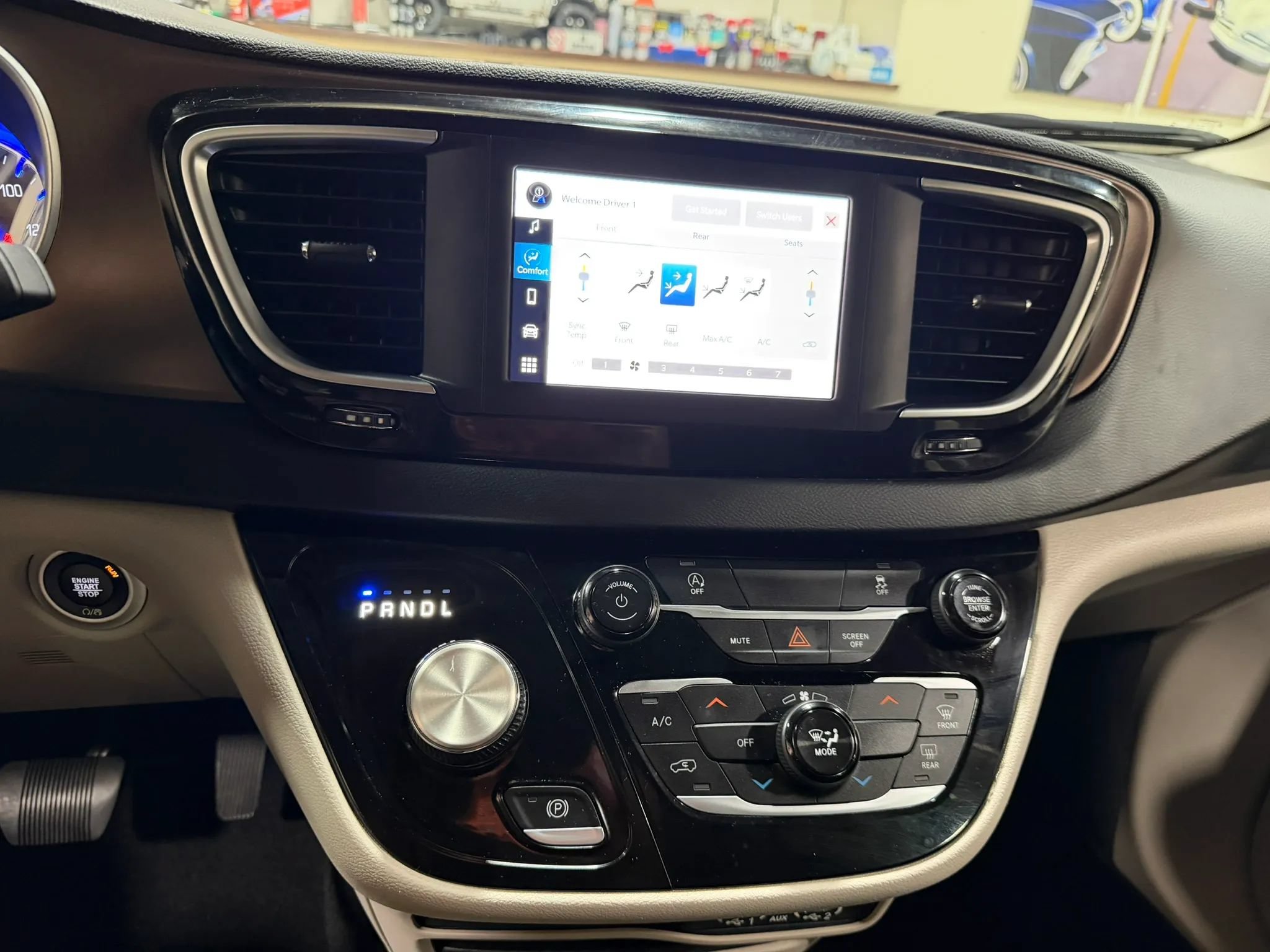 Used 2023 Chrysler Voyager LX FWD image 40