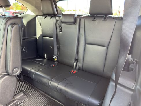 Used 2022 Toyota Highlander Limited image 29