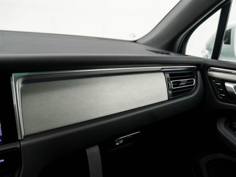 Certified 2026 Porsche Macan AWD/4WD image 28