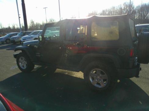Used 2013 Jeep Wrangler Unlimited Sport image 3