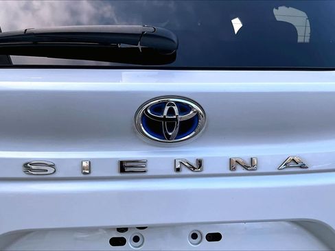 Used 2022 Toyota Sienna Platinum image 31