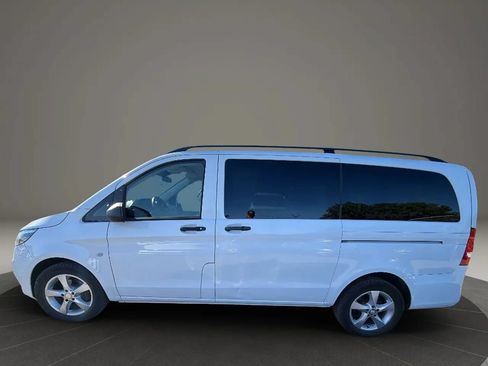Used 2017 Mercedes-Benz Metris Passenger w/ Appearance Package image 8